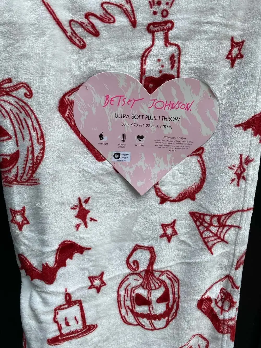 Betsey Johnson Ultra Soft Plush Throw Blanket Halloween Spooky Red White 50x70